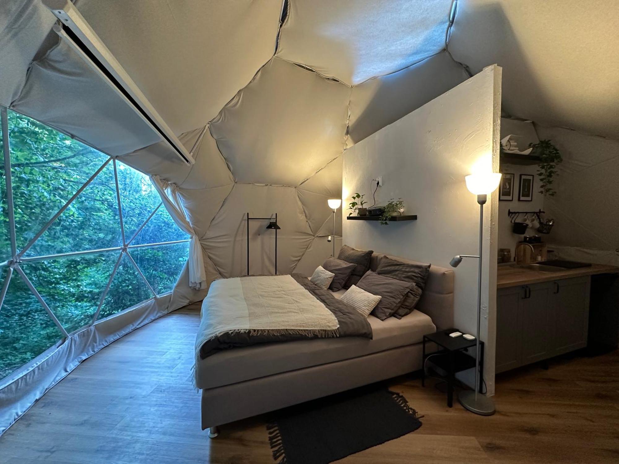 Luxury tent Glamping, Hot Tub & Projector By Nidumm Stay