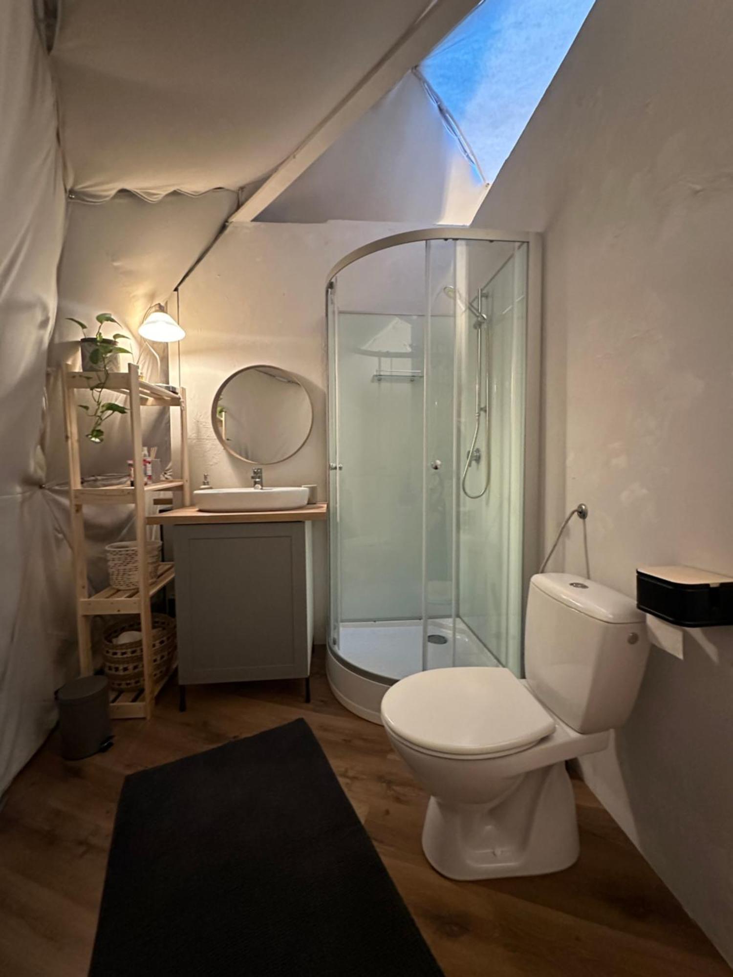 Glamping, Hot Tub & Projector By Nidumm Stay *