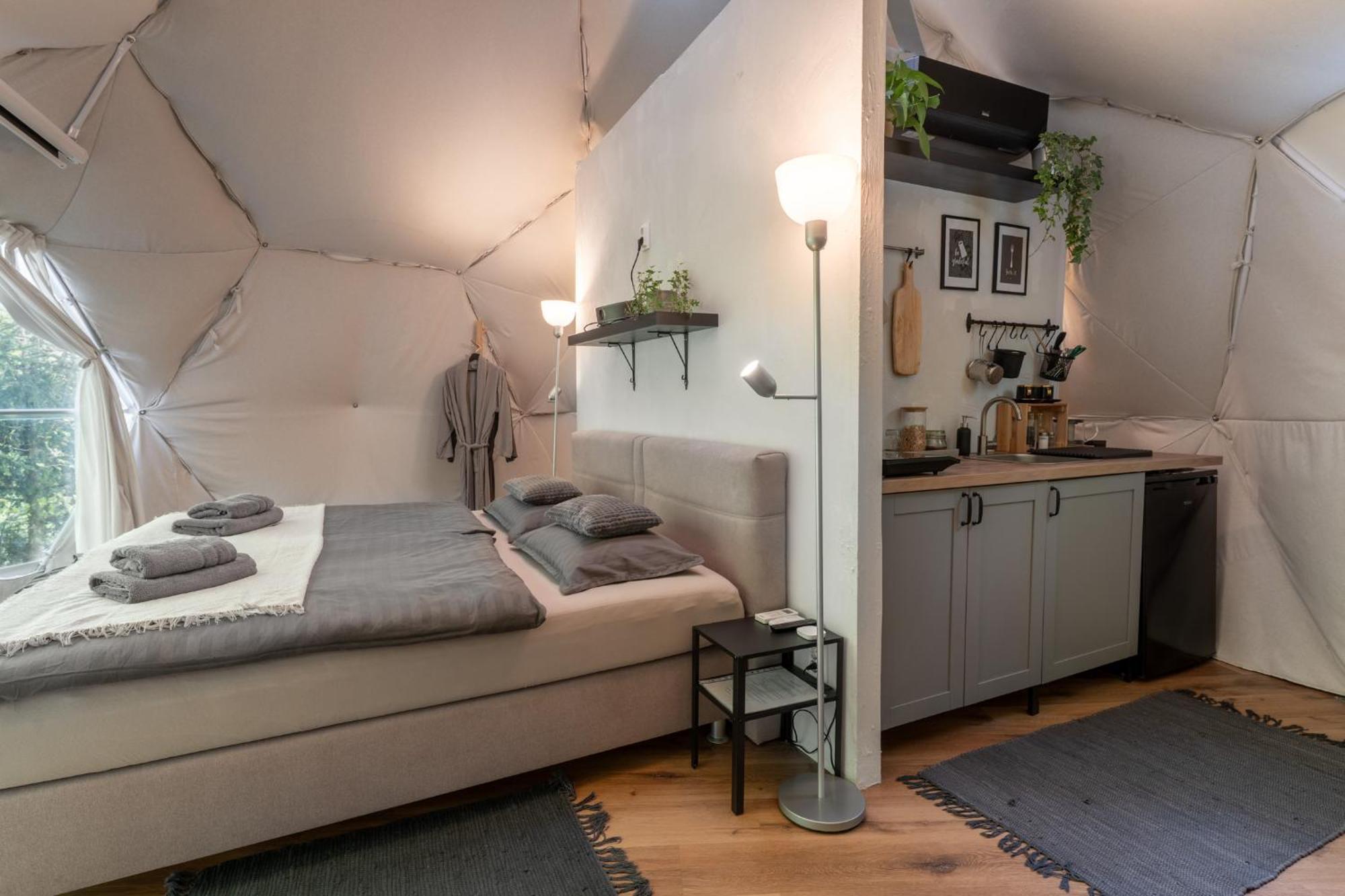 Luxury tent Glamping, Hot Tub & Projector By Nidumm Stay Maribor