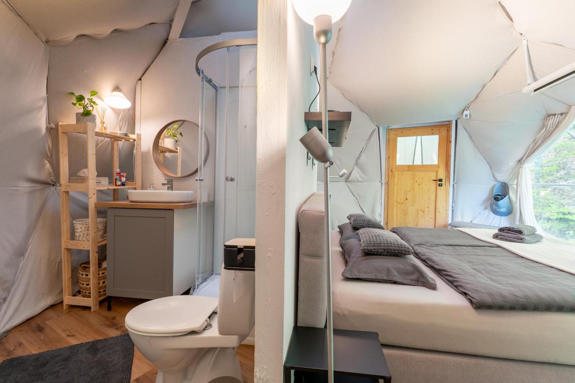 Glamping, Hot Tub & Projector By Nidumm Stay *