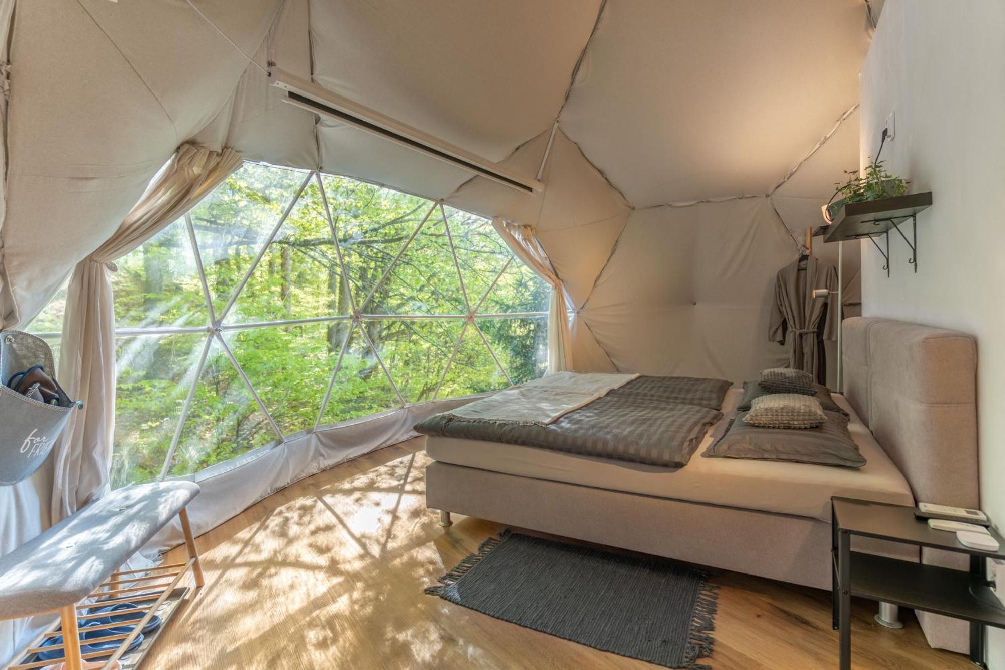 Luxury tent Glamping, Hot Tub & Projector By Nidumm Stay *